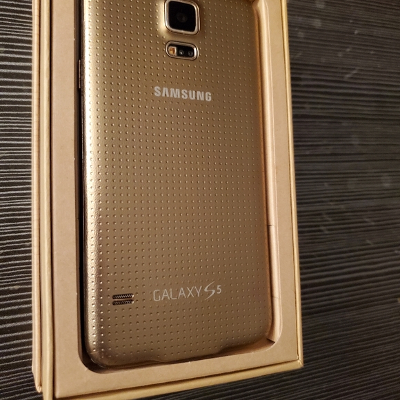 Galaxy S5 - Picture 2 of 3